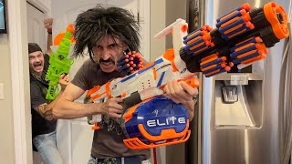 NERF WAR: ZOMBIE Attack!