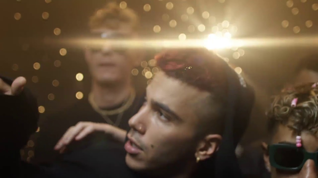 italian rappers do the dragostea - YouTube