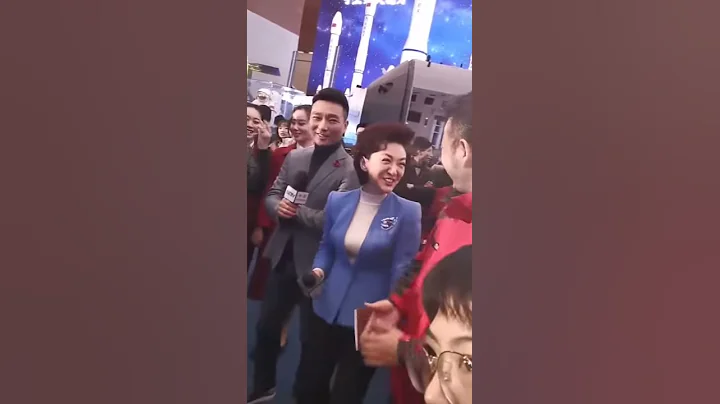 康輝海霞+央視新聞主持人 Kang Hui Haixia+CCTV News Host - 天天要聞