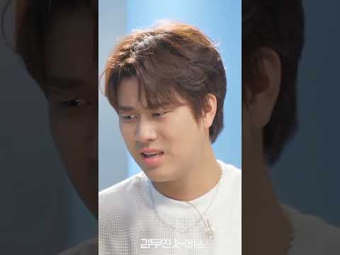 HIS VOCALS ARE INCREDIBLE I CANT STFU Straykids Leeknow 