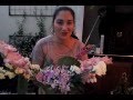 Arreglo floral sencillo hecho con orquideas