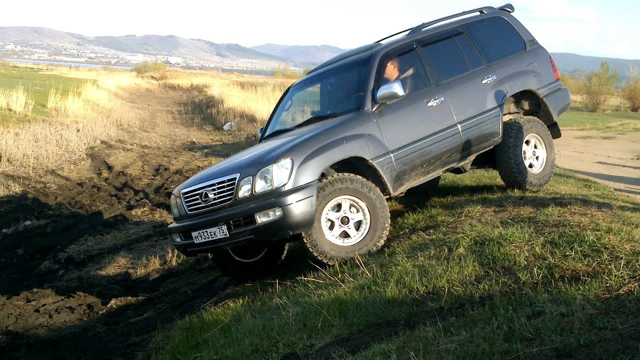 Разбитый лексус 350
