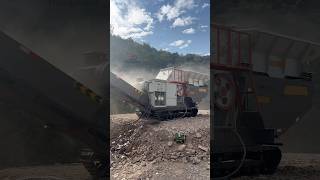 Tracked crushing and screening machine with an hourly output of 100 tons #Mobilecrusher