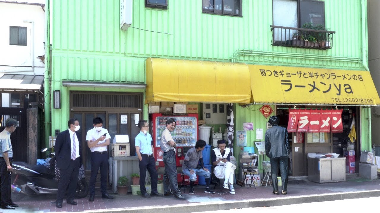 Locals LINE UP for Ramen On this QUIET and HIDDEN Tokyo backstreet | Japanese Food