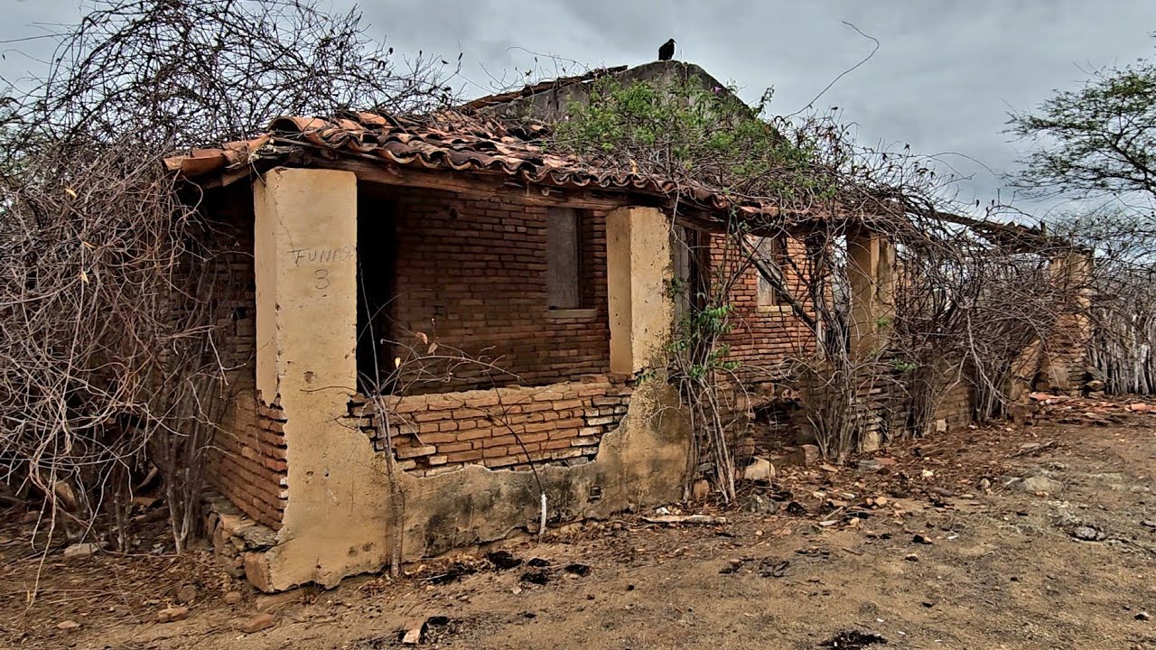 OLHA O QUE TINHA  NO  CASARÃO ABANDONADO SÃO RELIQUIAS DO SERTÃO EM RUINAS  JUÁ  IRAUÇUBA CEARÁ 