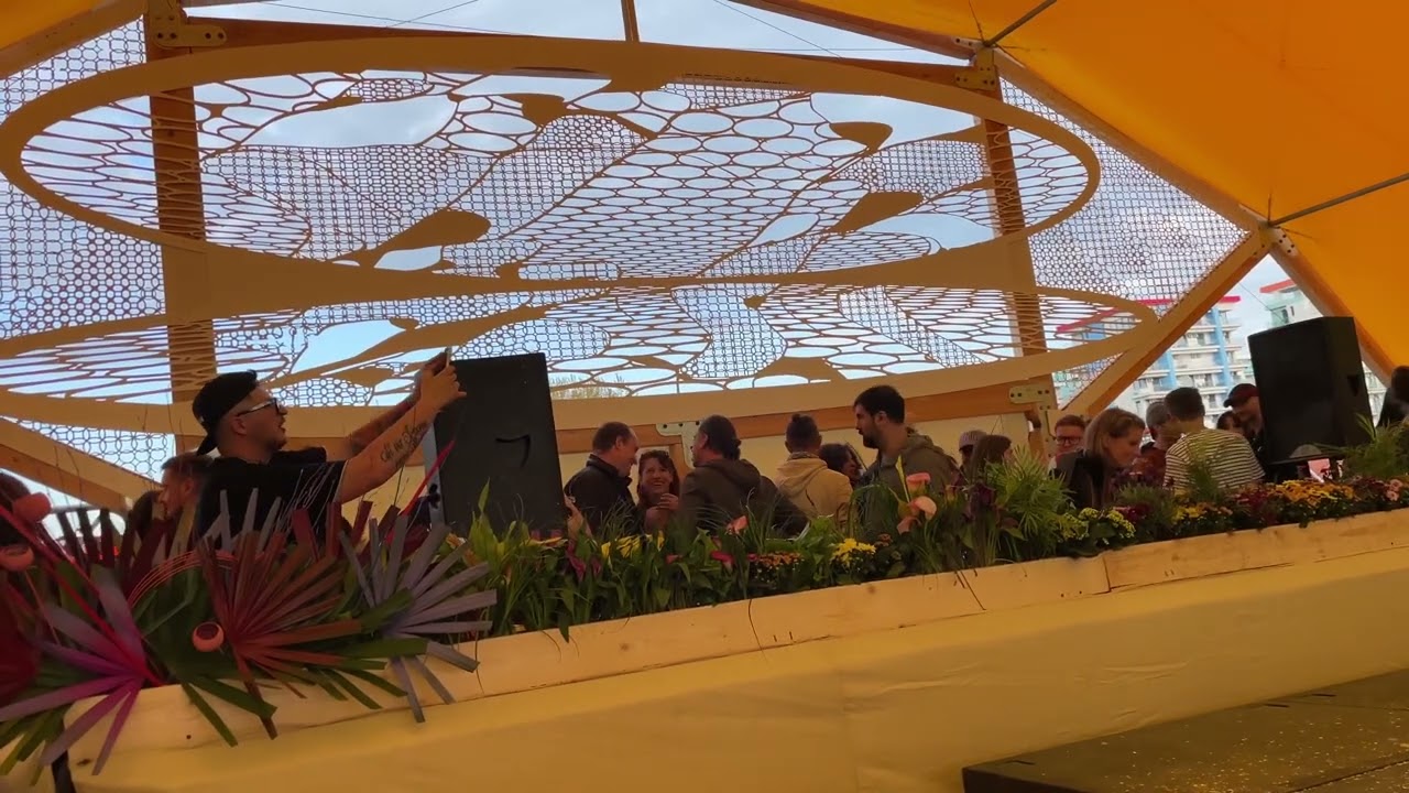 Sunwaves 28 [Sonja Moonear]