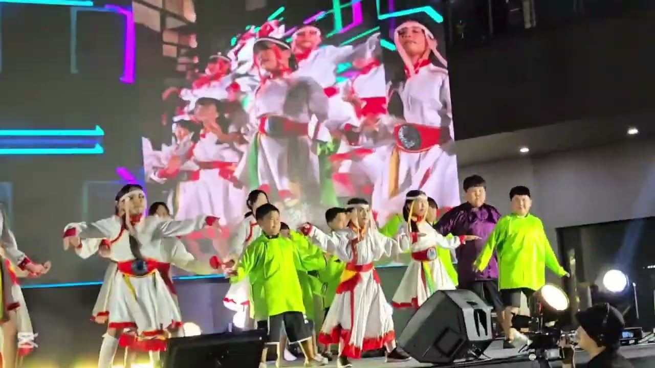 나무 몽골 합창단 Намүгийн нахианууд 