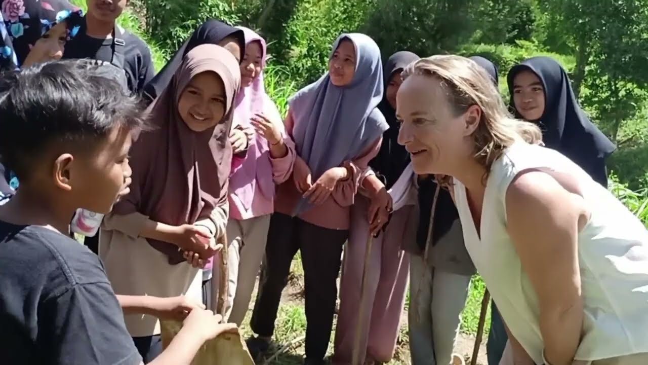 KEGIATAN PROGRAM ENGLISH CAMP IECS