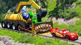 Giant CRANE SQUEEZER McQueen Truck Eater VS Cars Lightning McQueen Escape Monster Beamng.Drive screenshot 4