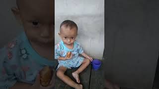 minum kopi dan makan pisang goreng tepung di pagi hari ini #bayilucudanimut #cute #cutebaby #video