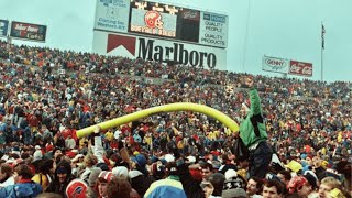 Bills Fans Tear Down Goal Posts AGAIN After Winning 1990 AFC East Championship