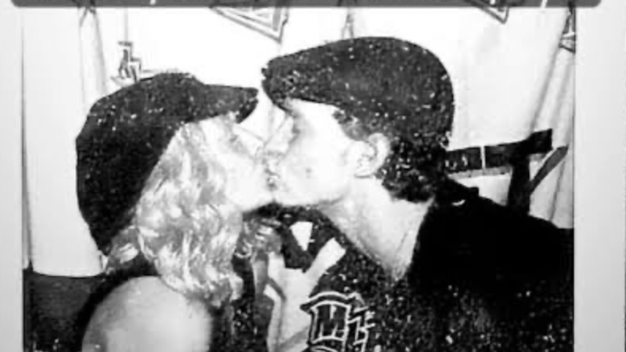 Коннор Сторри целует женщину на съемочной площадке, где разгорается ожесточенная вражда.