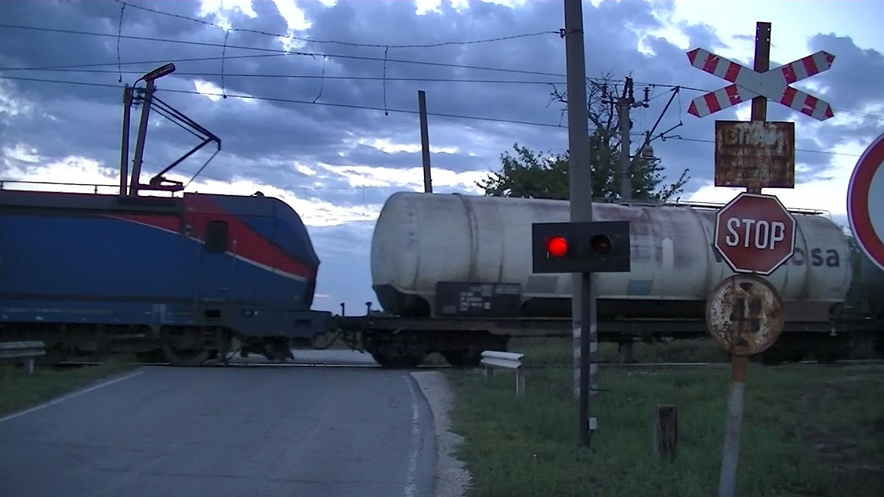 Spoorwegovergang Dobri Voynikovo (Добри Войниково) (BG) // Railroad crossing // Железопътен прелез