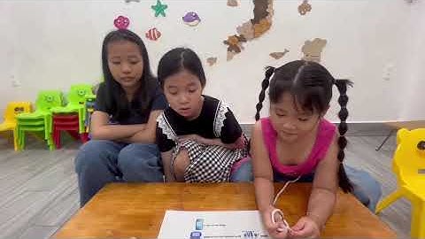Phan Thiet English Communication: Lily, Candy and Sophia practice reading a story called "A Phone"