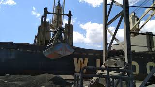 Loading And Unloading Clinker In The Port