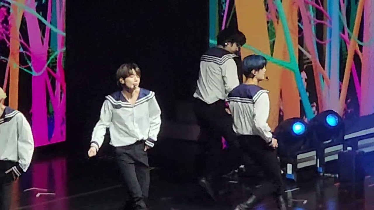 TXT テヒョン サノク CROWN MAGIC Bule Hour TXT テヒョン サノク CROWN MAGIC Bule Hour Magic Hour (TXT