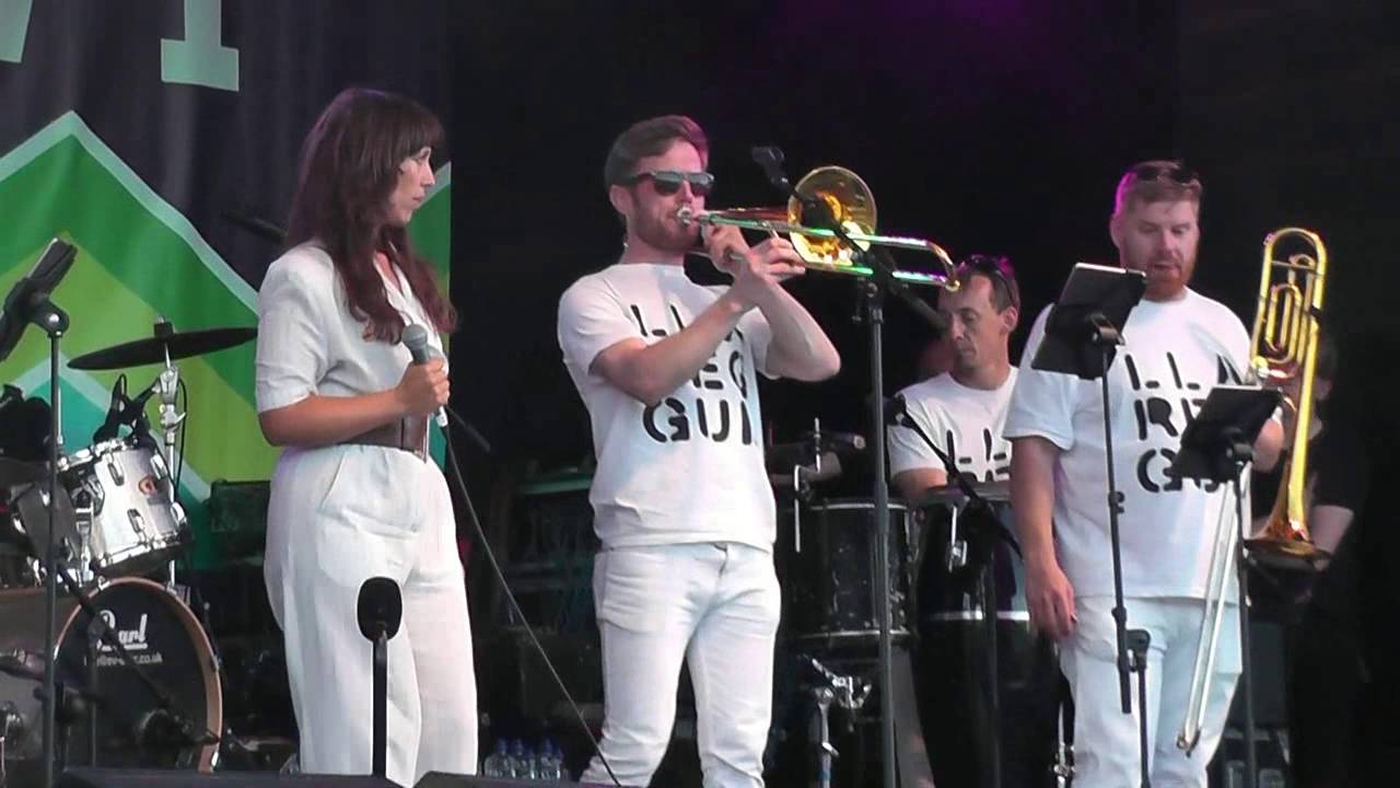 Band Pres Llareggub Brass Band - Lisa Jên - Cant a Mil - Eisteddfod ...