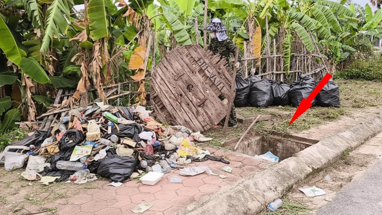 It's extremely dangerous to see a sidewalk with a manhole cover 30 meters deep.