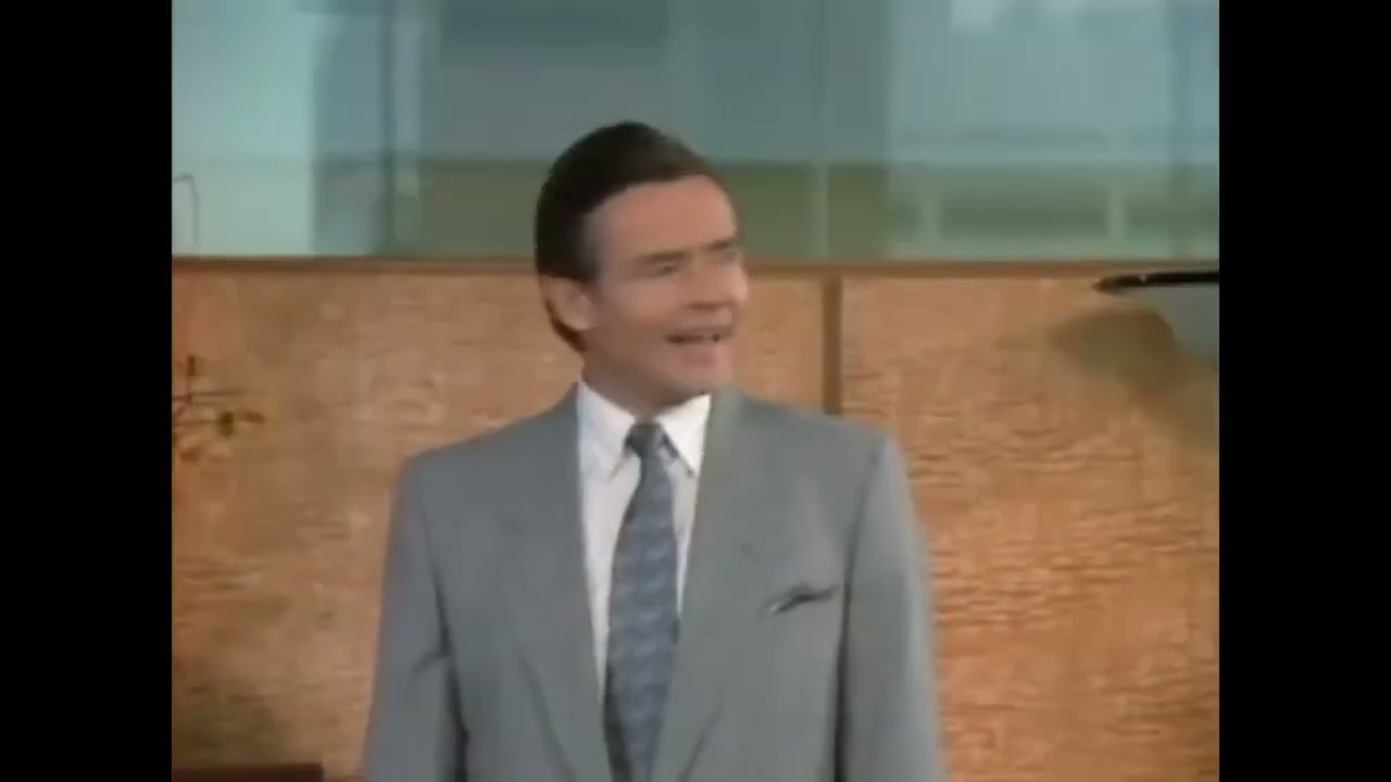 映画『 摩天楼はバラ色に（The Secret of My Success）』は1987年の