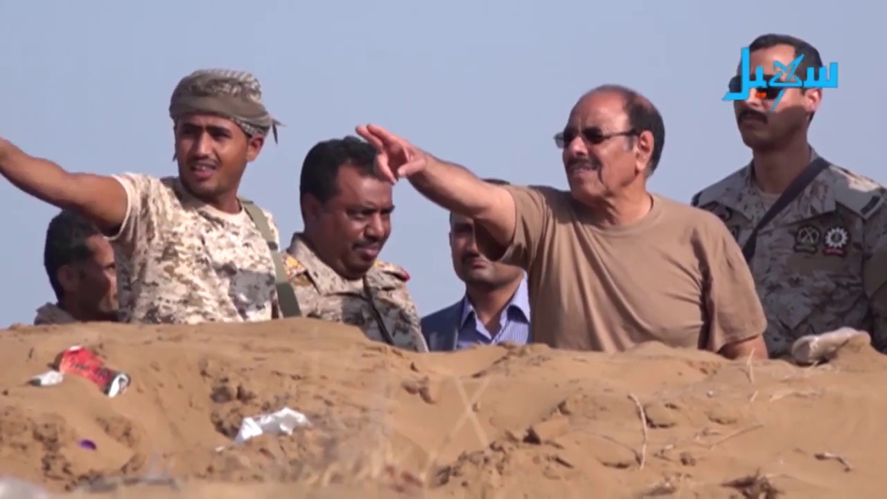 شاهد | زيارة الفريق الركن/ علي محسن الاحمر للخطوط الامامية في جبهة ميدي