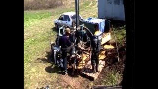 Бурение скважины на воду малогабаритной бензиновой буровой установкой drilling water wells(Бурение скважины на воду малогабаритной буровой установкой. Буровая установка смонтирована на легковом..., 2016-04-18T04:43:34.000Z)