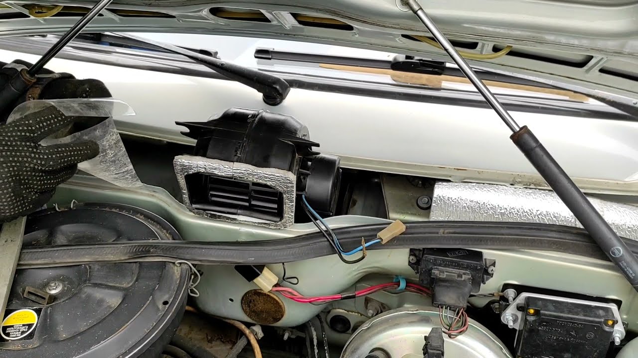 Кожух защитный вентилятора печки ваз 2114. Как вытащить мотор печки. Моторчик печки калдина 210. Сборка моторчика печки ваз 2114. Разъем мотора печки ваз 2114.