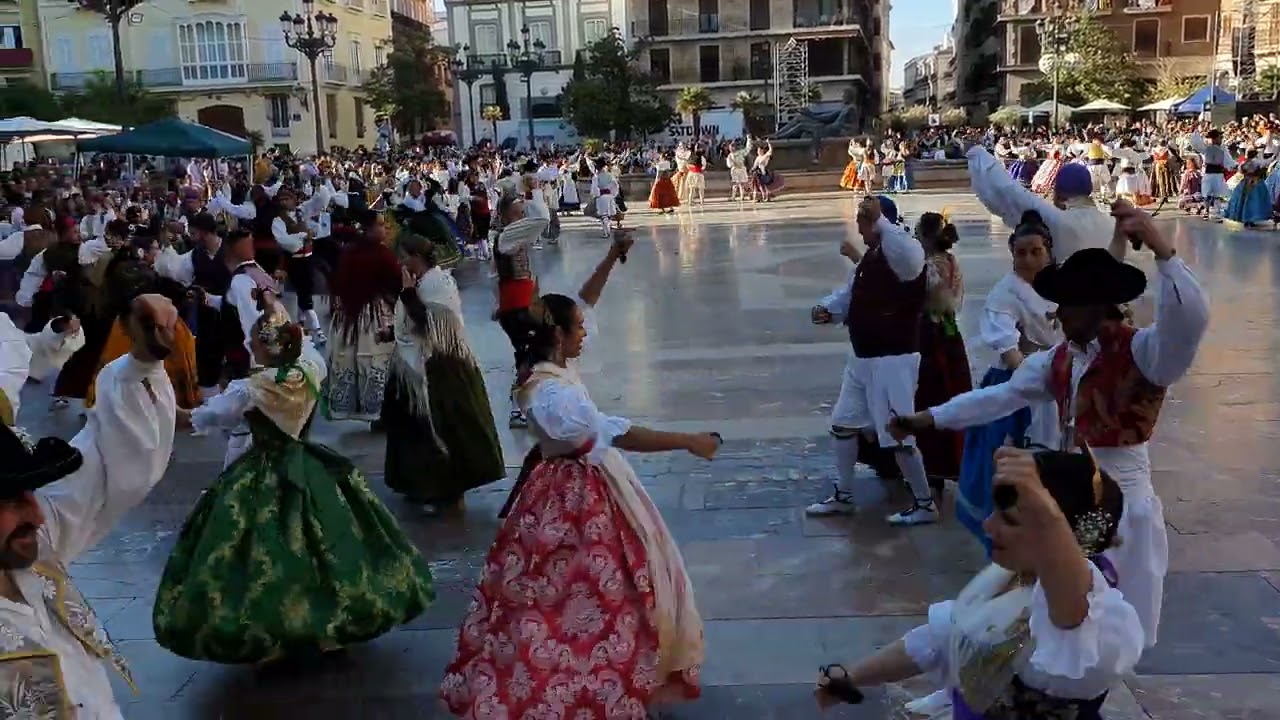 La Dansá Valencia 2022 Plaza de la virgen 7 Mayo 2022 (parte 2) #Dansà #valencia #vlc - YouTube