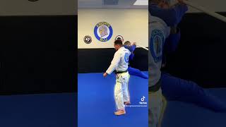 Self defense against a weapon knightsbjj selfdefense martialarts jiujitsu defendyourselves