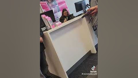 T-Mobile Store Manager ERASES Woman’s Phone (He Was Supposed to be Setting Up Watch)