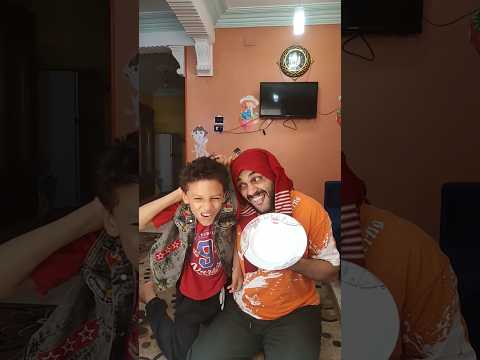 الام البخيله والعنب