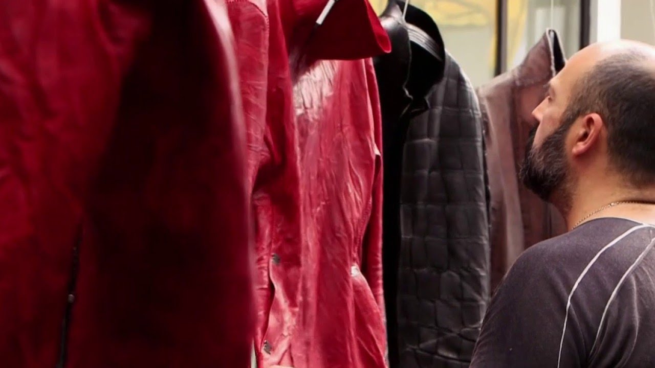 Mode Dans L Atelier D Isaac Sellam Youtube