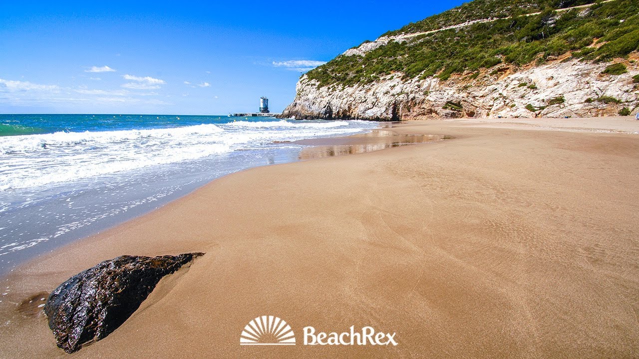 Resultado de imagen de playa de Cala Morisca  sitges