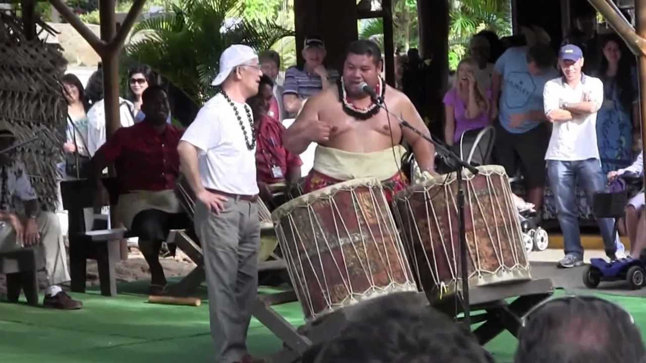 Hawaii Trip Japanese Tourist being unwittingly comical 1