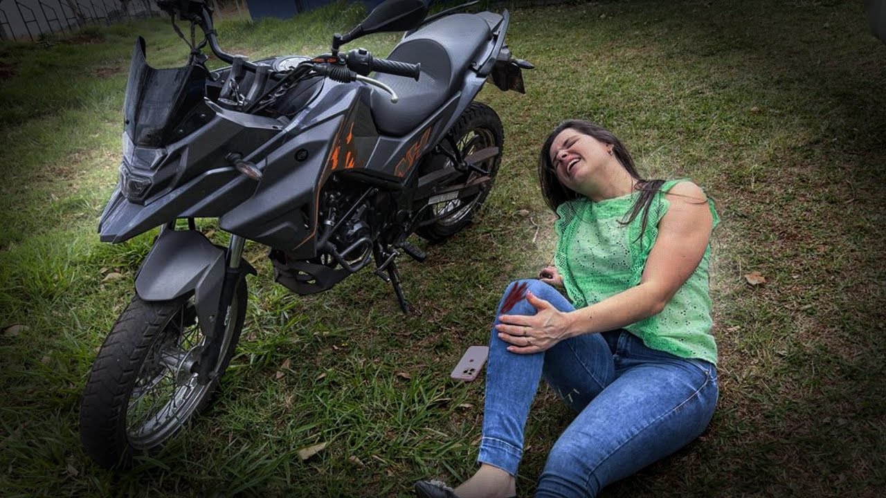 SOCORRO THIAGO ME AJUDA CAI DE MOTO!