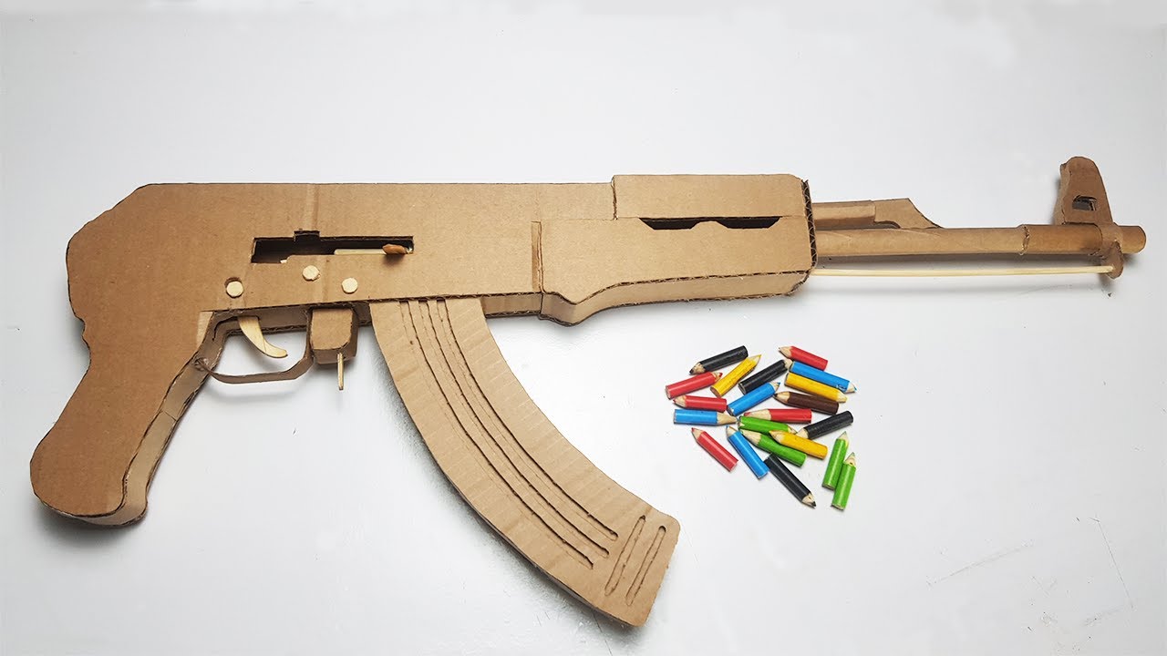 Como Fazer Uma AK47 de Papelão que Dispara - Arma de Papelão Fácil 