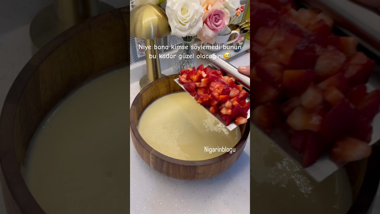 Çilekli muzlu pankek yapıyoruz oldukça lezzetli buna çocuklarınız ve kendiniz bayılacaksınız #food Çilekli muzlu pankek yapıyoruz oldukça lezzetli buna çocuklarınız ve kendiniz bayılacaksınız #food