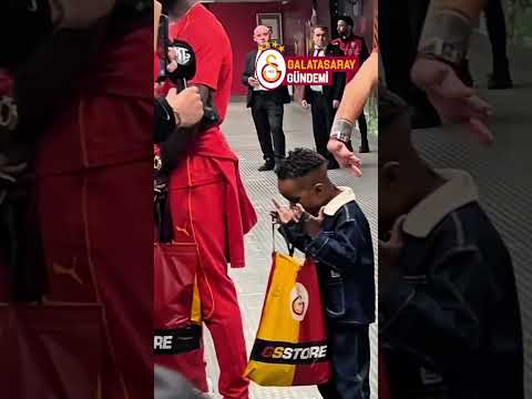 Muslera ve Torreira'dan Salvador Sanchez’e El Şakası 😂 #shorts #galatasaray