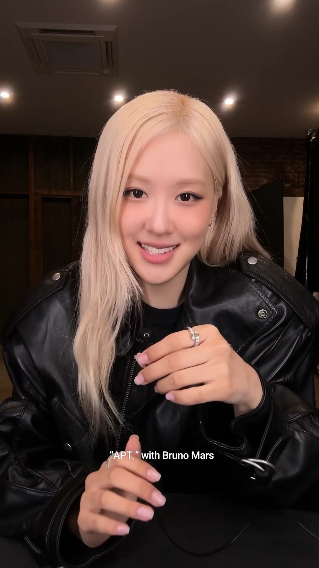 a message from ROSÉ to number ones #ROSÉ_Bruno_APT