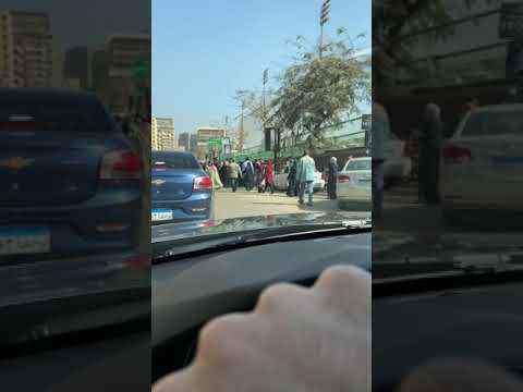 تزاحم المصريين علي فروع البنك الاهلي رغم تعليمات الحظر