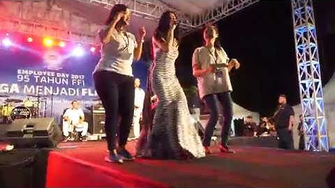 SELVI KITTY - Oplosan - Joget Bareng 2 cewe seksi