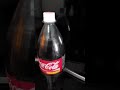 Miren lo que hay en la botella de Coca Cola