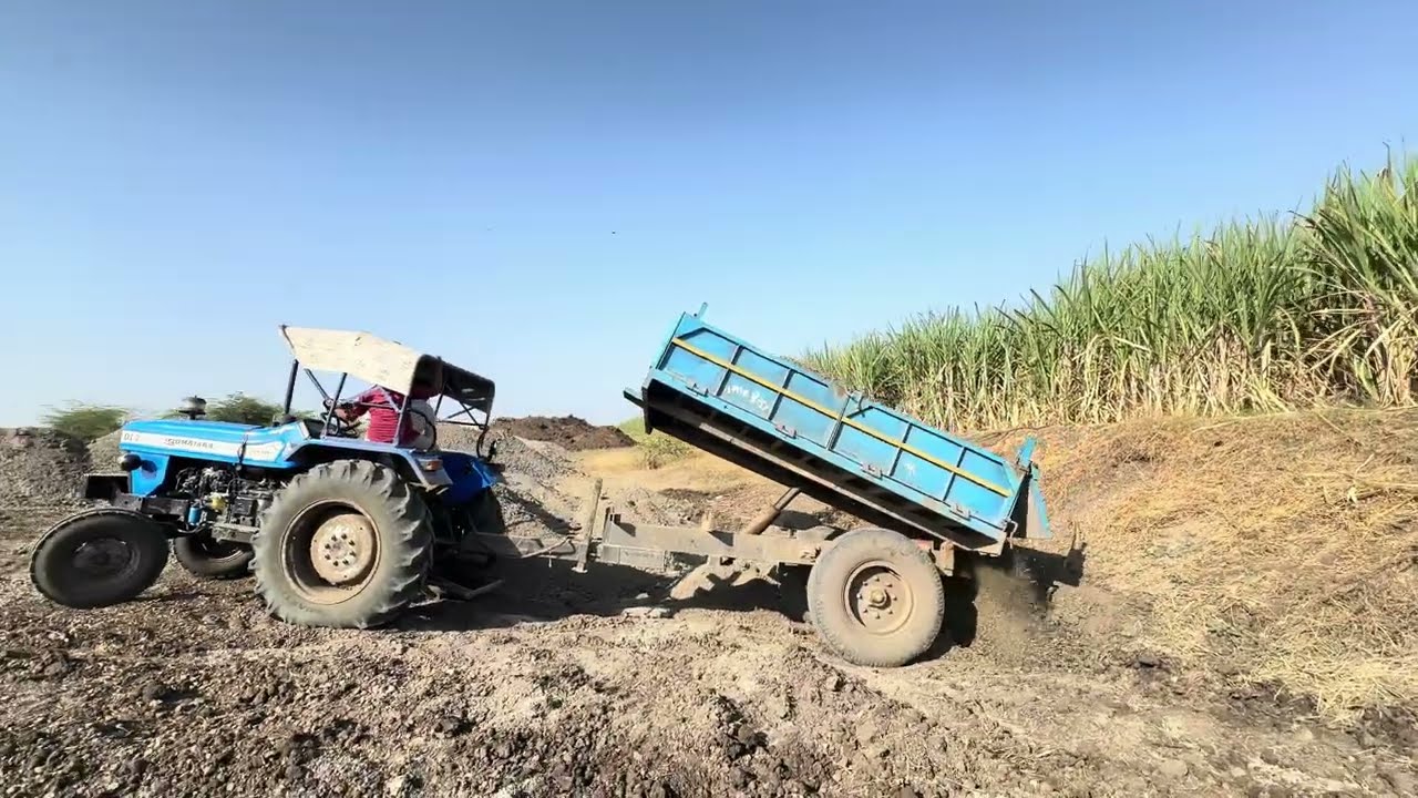 Kubota 5501 Mahindra |Massey | Eicher Loading Mud in JCB 3dx Backhoe #jcbvideo #tractorvideo #jcb3dx