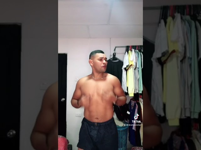 Guarda Arcángel po encima TikTok su YouTube Guarda Arcángel po encima TikTok su YouTube