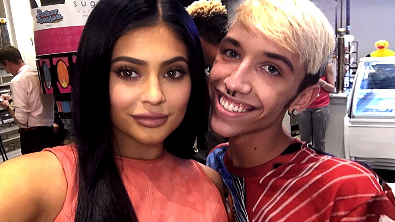 Kylie Jenner's Biggest Fan Got A Tattoo Of Her Lip Kit ...