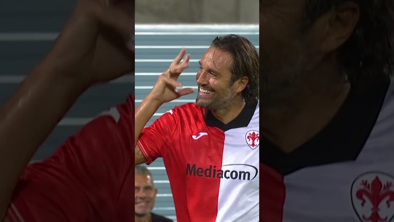 Luca Toni scores for Fiorentina Legends