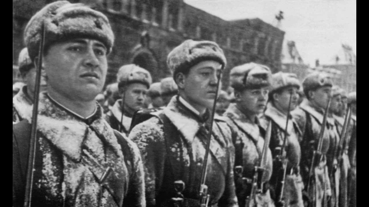 Первый парад 7 ноября 1941. Парад Победы 1941 года. Парад 7 ноября 1941. Парад на красной площади 07.11.1941. Парад 7 ноября 1941 года в Москве на красной площади.