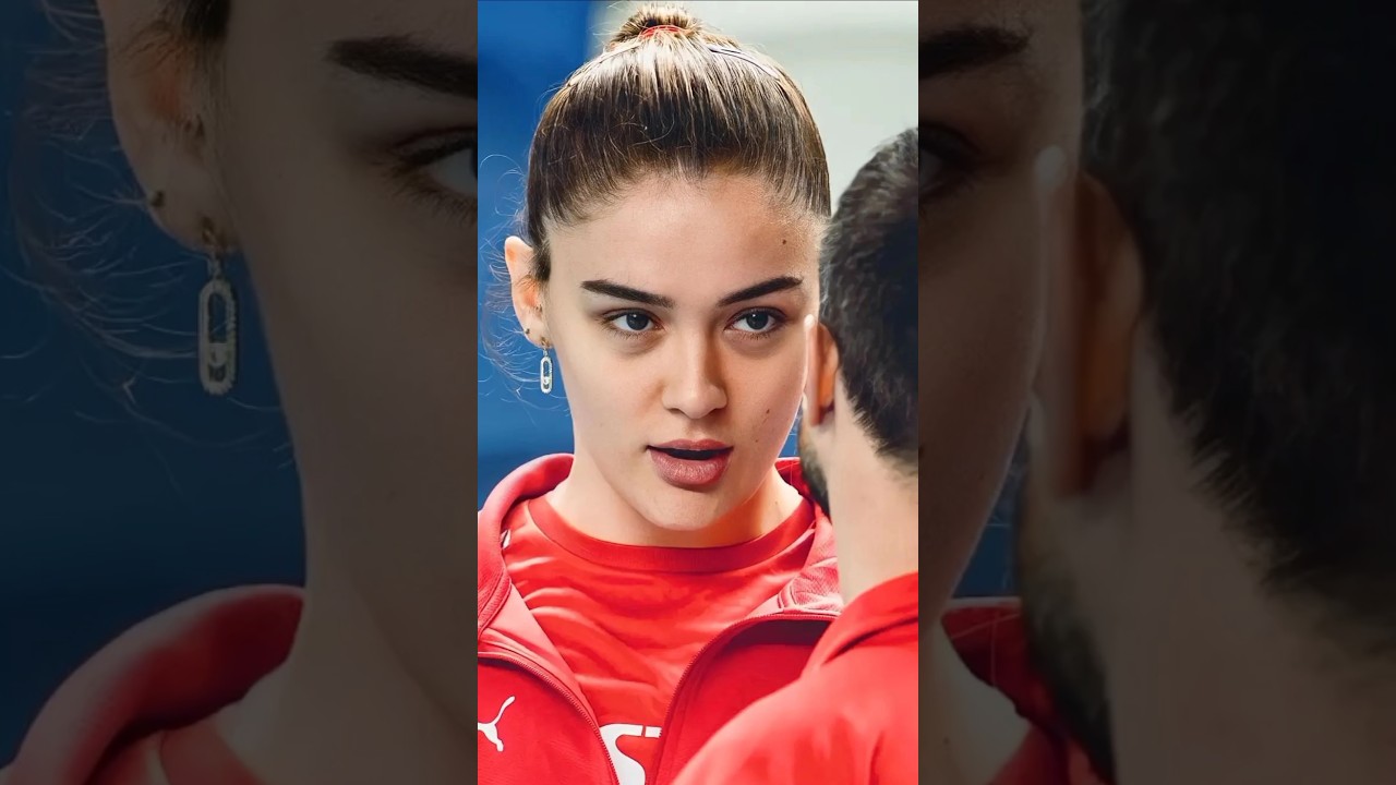 Zehra Gunes 💞 A kiss from her😗🥰 