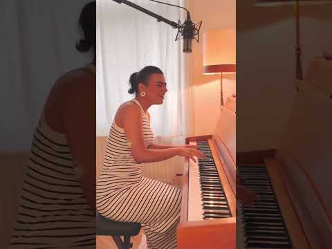 این دل دیوانه به جنووون رسیده دیگه داد و بی دااا د Piano Cover Vigen Music Iraniansinger