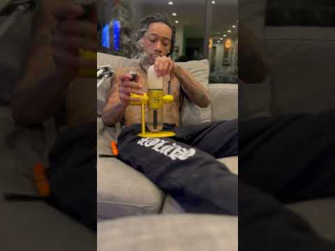 Wiz Khalifa Smoking Machine Is Crazy