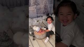 Behind the scenes of a sibling newborn session #newborn #newbornphotography #babbyshoot screenshot 1